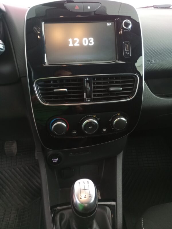 Renault Clio 1.5 Limited Sport - Image 17